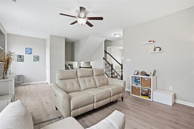 Building Photo - 404 Aprilmae Way