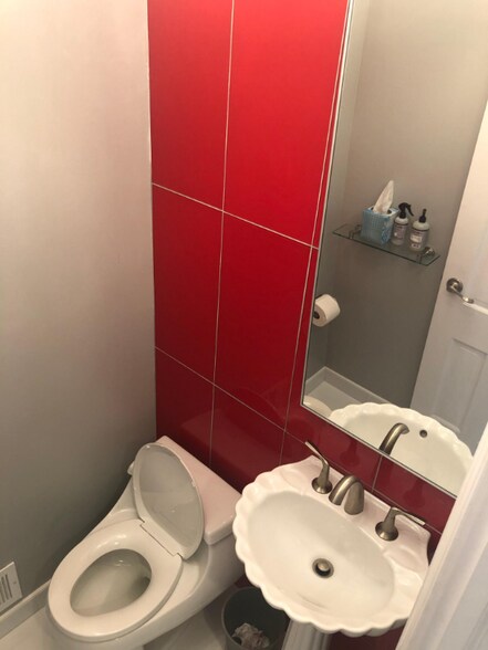 Building Photo - 6016 Howe St