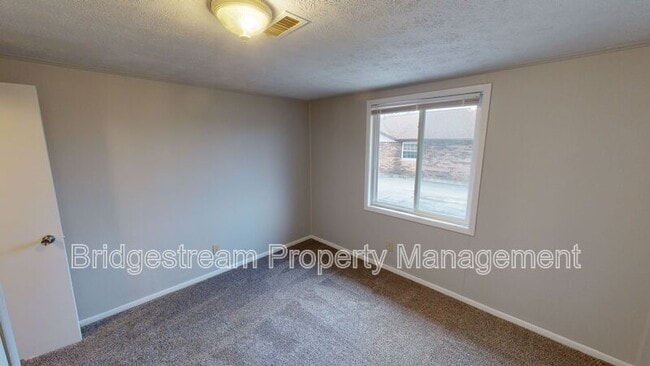 Building Photo - 852 Randler Ave