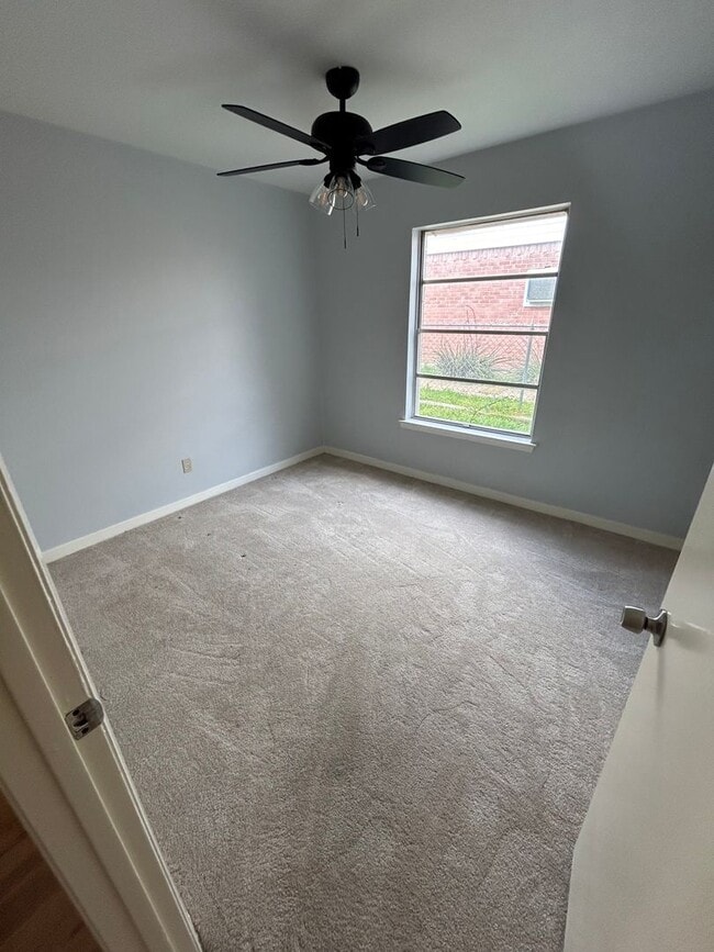 Building Photo - 2750 Ridgewood St