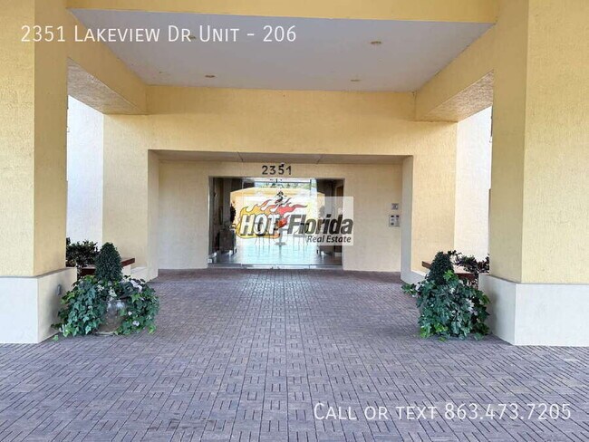 Building Photo - 2351 Lakeview Dr