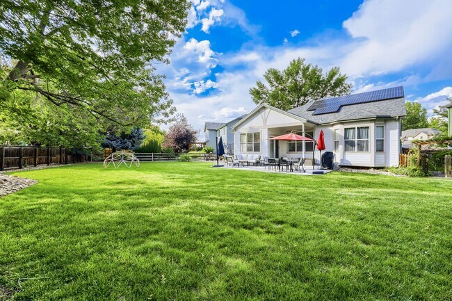 Building Photo - Spacious 5 Bed/4 Bath Home with Finished Basement in Erie