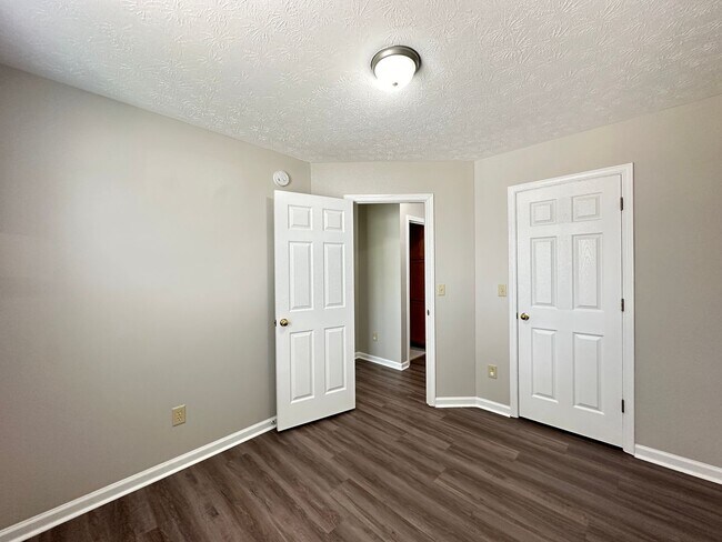 Building Photo - Beautiful 3 BR, 2.5 Bath House in Georgetown! Open Layout, Fenced Backyard, Attached Garage