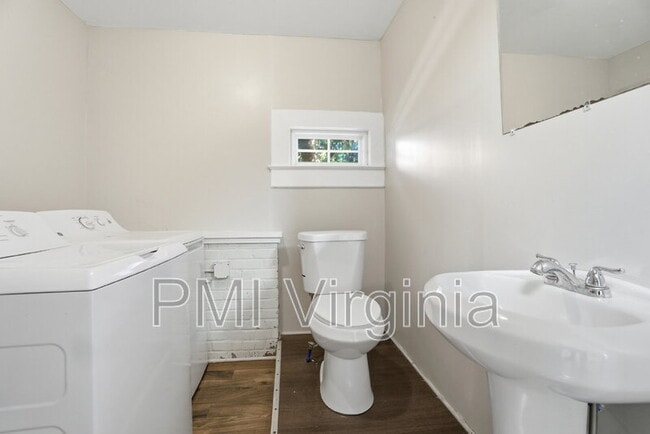 Building Photo - 630 W 36th St