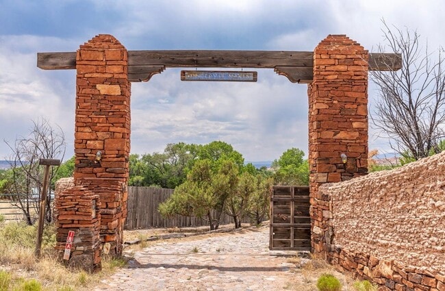 Building Photo - 18 A Destierro Trail