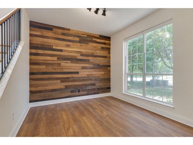 Building Photo - 200 Middle Creek Dr