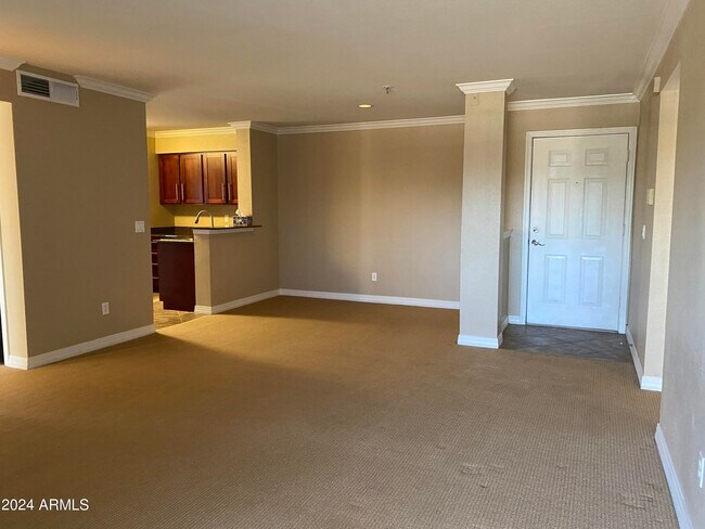 Building Photo - 2025 E Campbell Ave