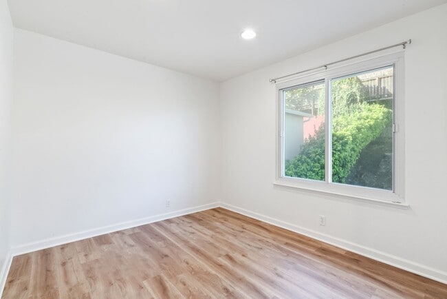 Building Photo - Spacious 3-Bedroom Daly City Home – Prime ...