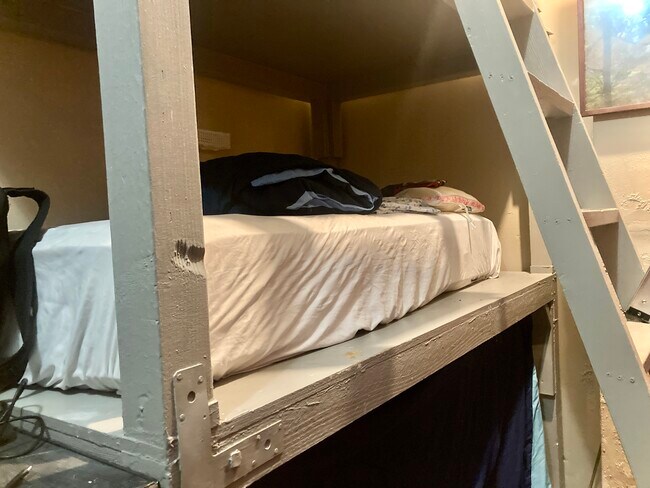 Building Photo - Room #1