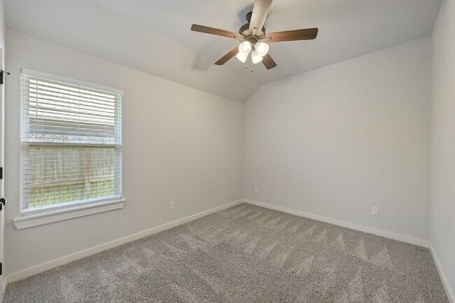 Building Photo - Immediate Move in 3 Bedroom, 2 Bathroom Home with 2 Car Garage