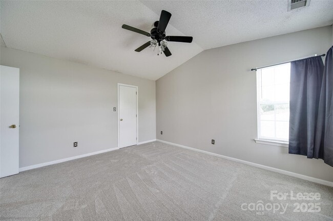 Building Photo - 120 Lantana Dr
