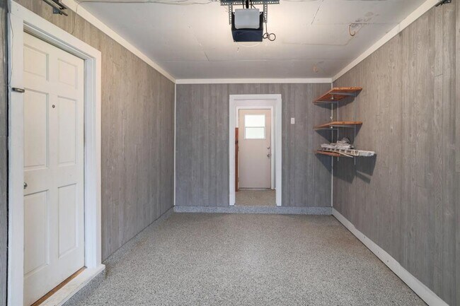 Building Photo - 1511 Fairfield Dr