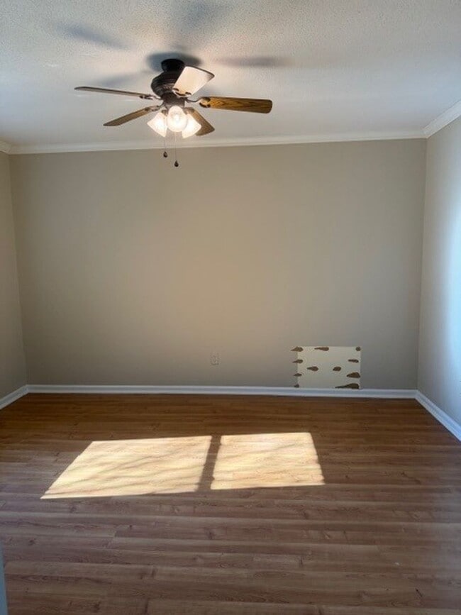 Building Photo - 3 Bedroom/2 Bathroom - Close to SJAFB, Shopping, Restaurants!