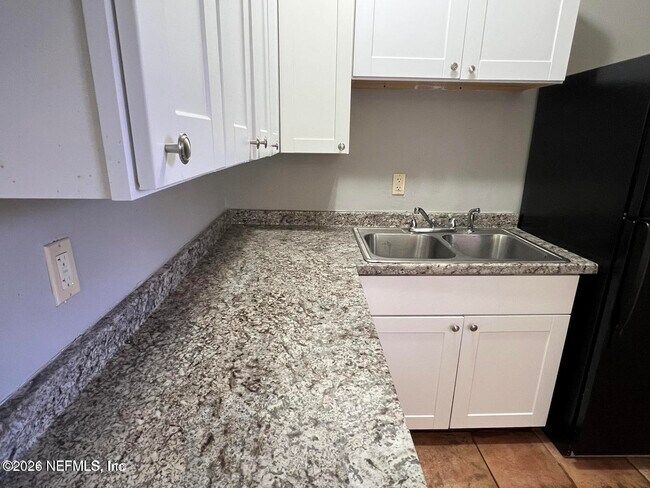 Building Photo - 6634 Kinlock Dr