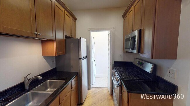 Building Photo - 5327 S Harper Ave