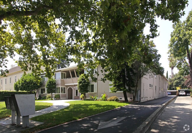 Building Photo - Capri Apartments
