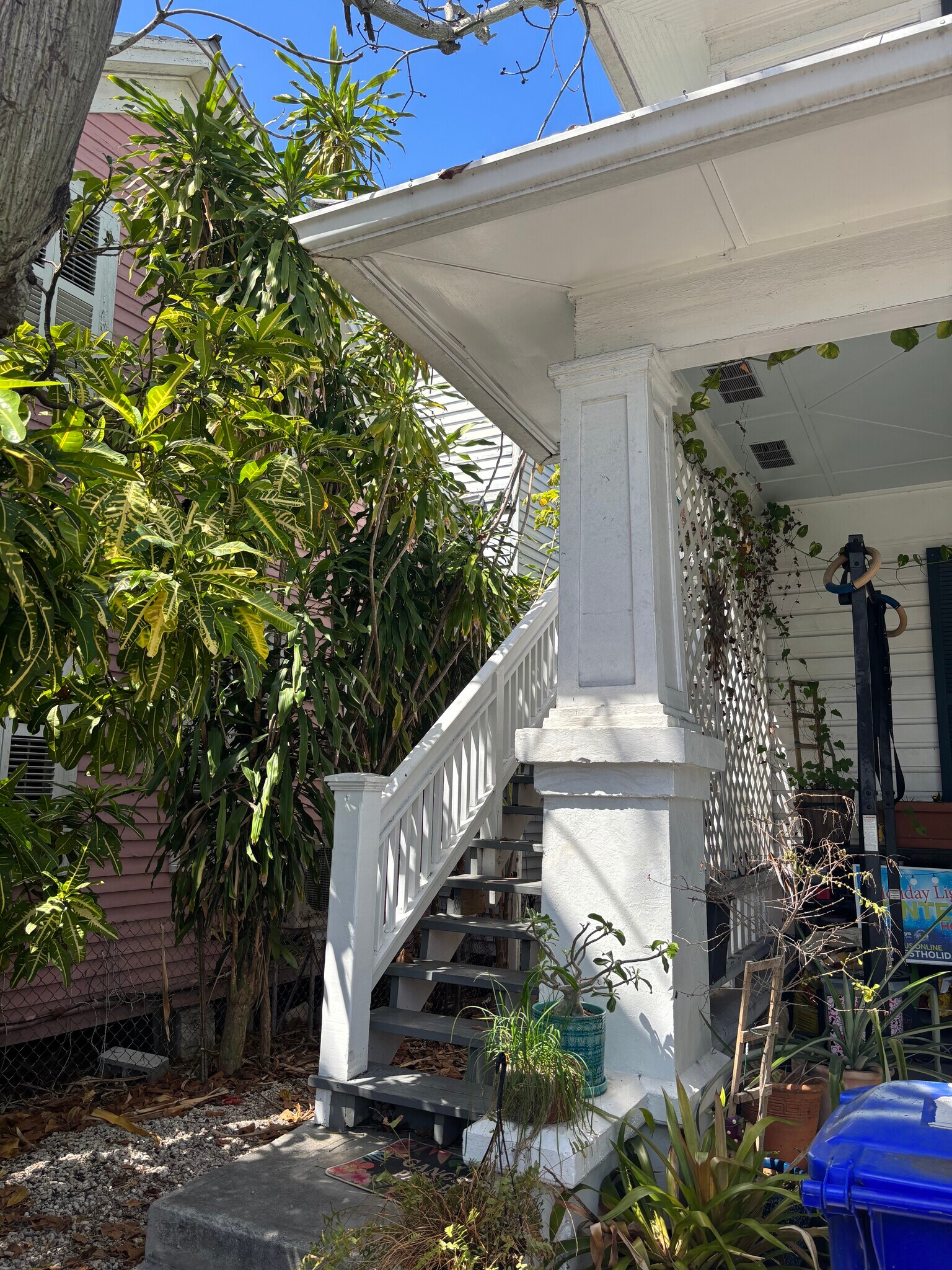 Building Photo - 825 Eaton St