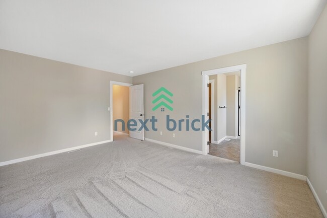 Building Photo - "Charming 3-Bed Oasis with 2.5 Baths in Prime Renton Location - Spacious layout!"