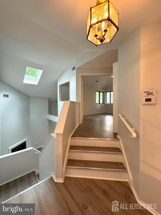 Building Photo - 104 Sayre Dr