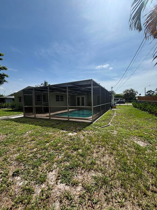 Building Photo - 9109 Bamboo Dr