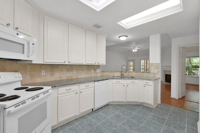 Building Photo - 166 Burgandy Vine Ct