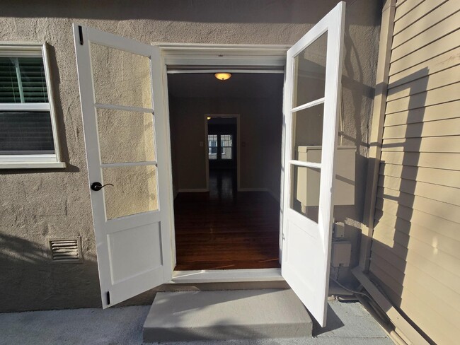 Building Photo - 1218 Bellevue Ave