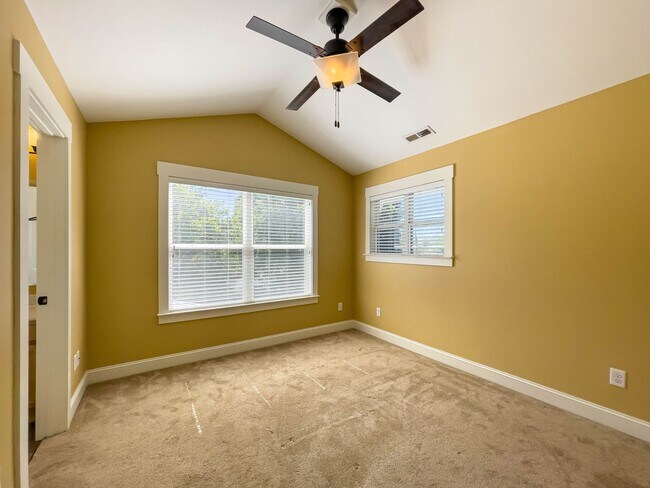 Building Photo - Charming Three-Bedroom Cottage in Oakley