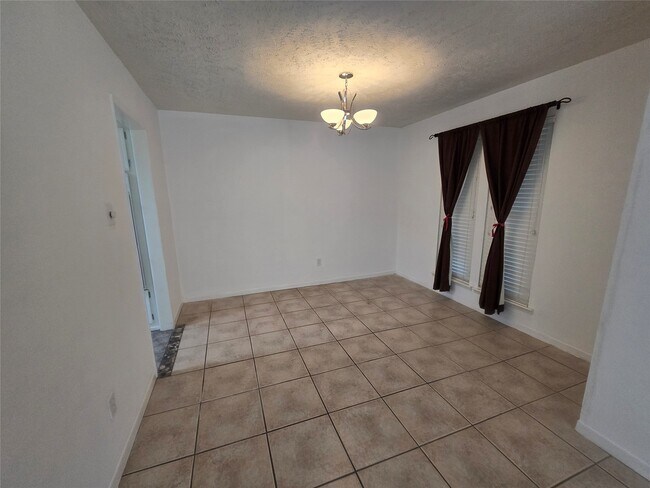Building Photo - 9802 Sagepike Dr
