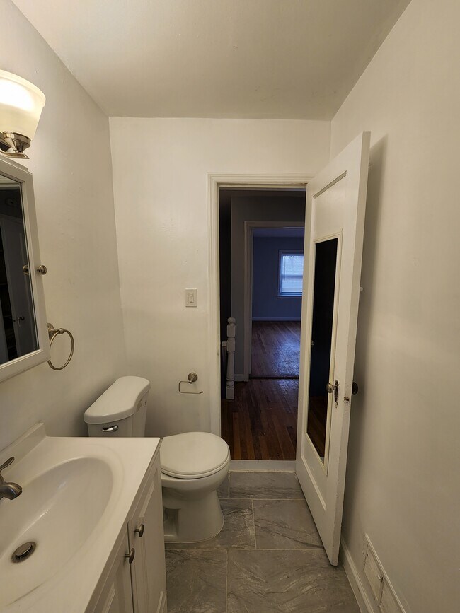 Building Photo - 364 Oakland St