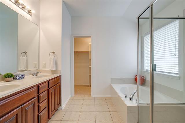 Building Photo - 15712 Landing Creek Ln