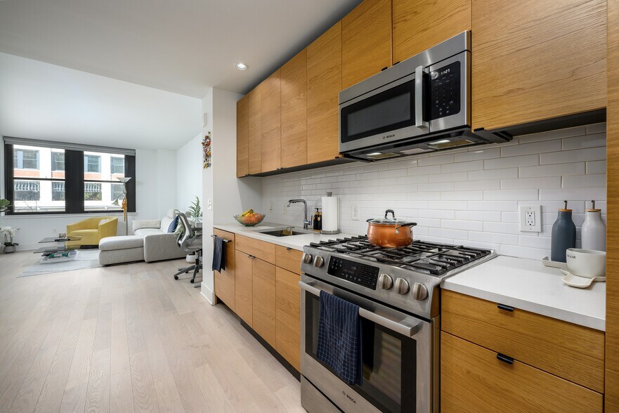 Building Photo - 10 PROVOST St