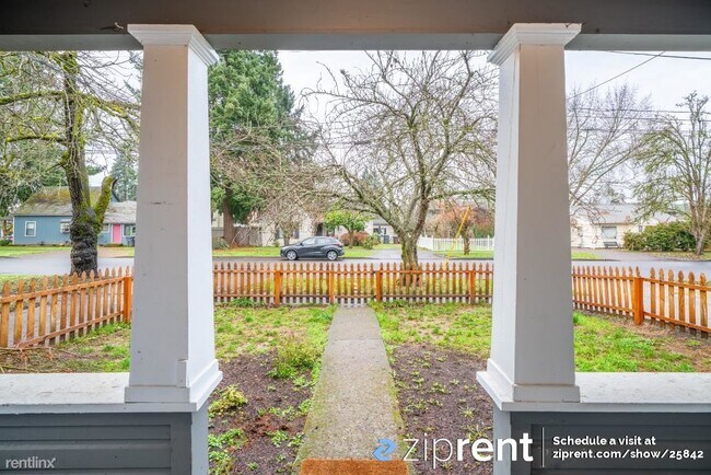 Building Photo - 2 br, 1 bath House - 828 Southeast Cedar S...