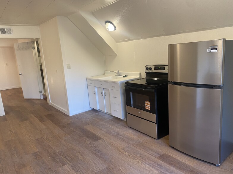 Open kitchen - 2550 N 45th St