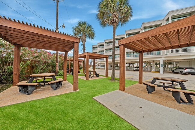 Building Photo - 6102 Seawall Blvd