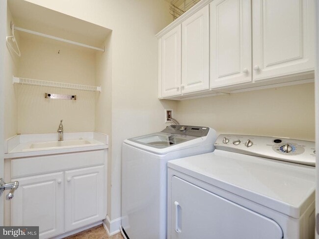 Building Photo - 41397 Windybush Dr