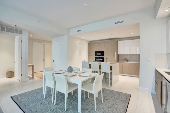 Building Photo - 3100 N Ocean Dr
