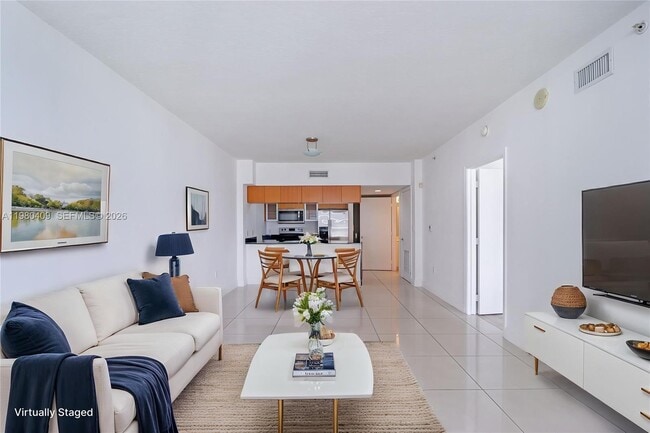 Building Photo - 1750 N Bayshore Dr