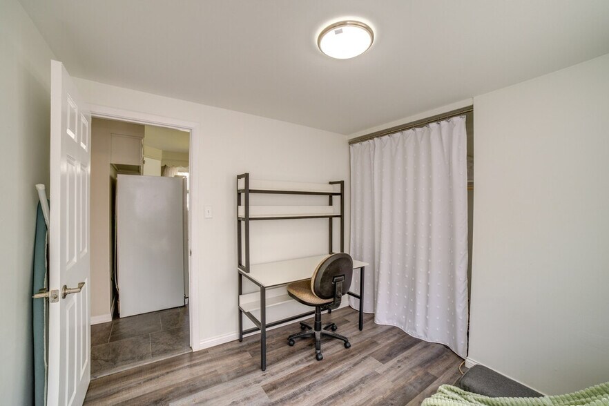 Building Photo - 544 E 92nd Pl