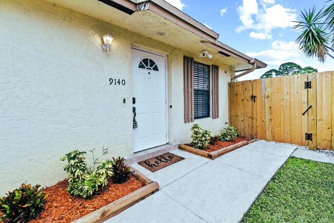 Building Photo - 9130 E Highland Pines Blvd