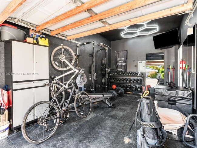 Building Photo - 835 NE 17th Way