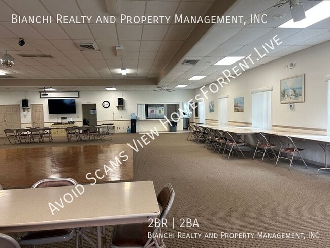 Building Photo - 1657 S Lake Ave