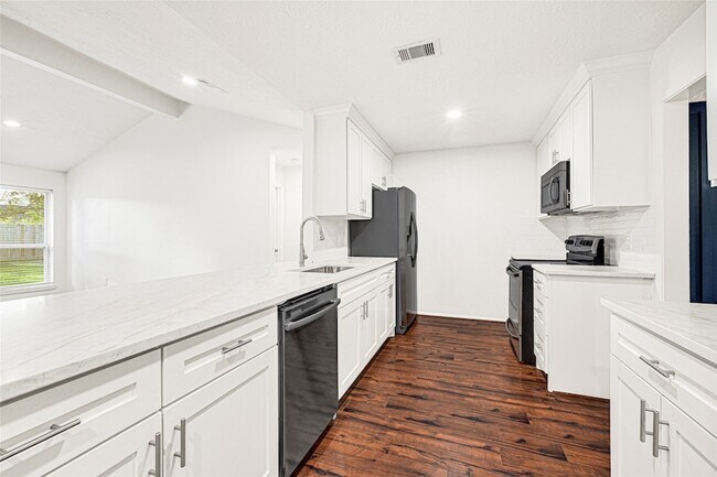Building Photo - 206 Sweetgum Dr
