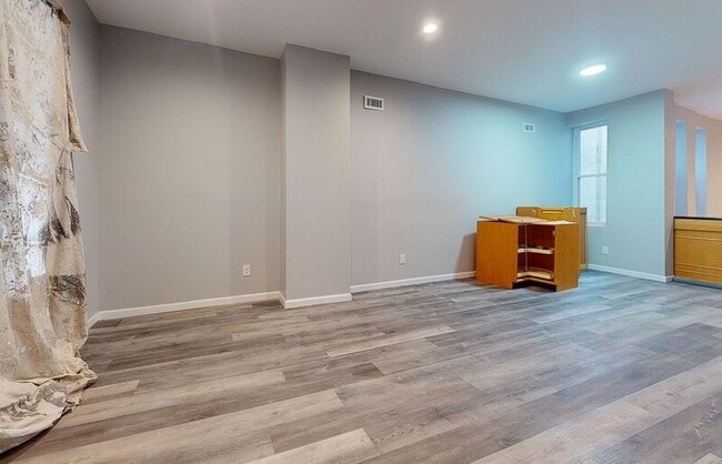 Building Photo - 929 N St Bernard St