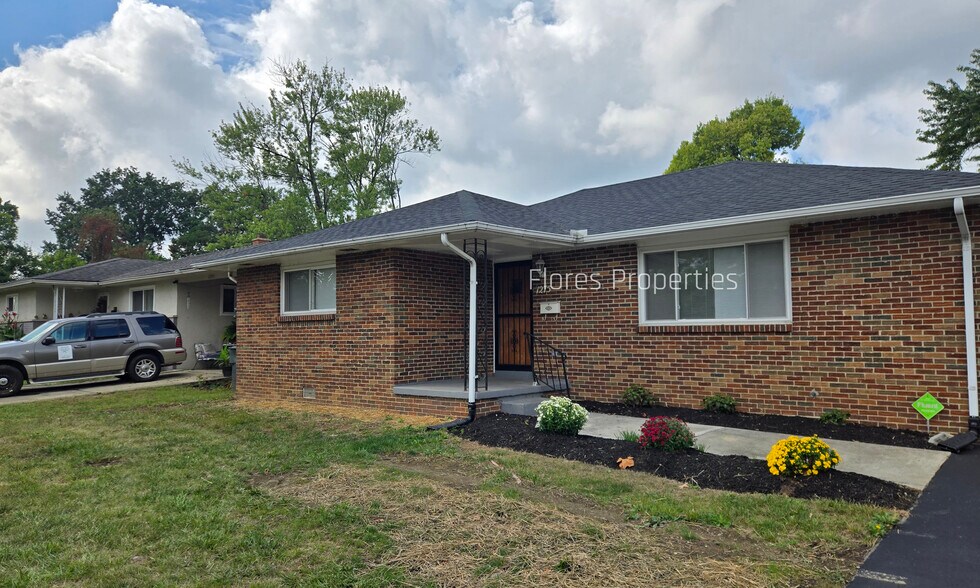 Building Photo - 1275 Geers Ave