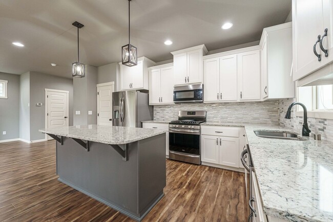 Building Photo - Stunning Salmon Creek Gem for Rent! - 3 Be...