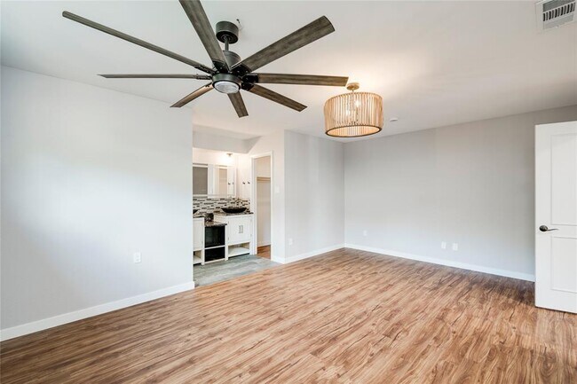 Building Photo - 703 Jetta Ct