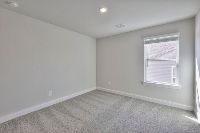 Building Photo - 118 Fernbank Ln