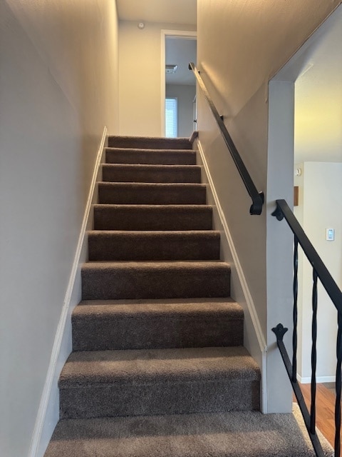 Building Photo - 2-bedroom townhouse.