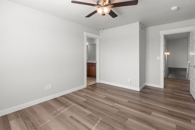 Building Photo - 290 E Chestnut St