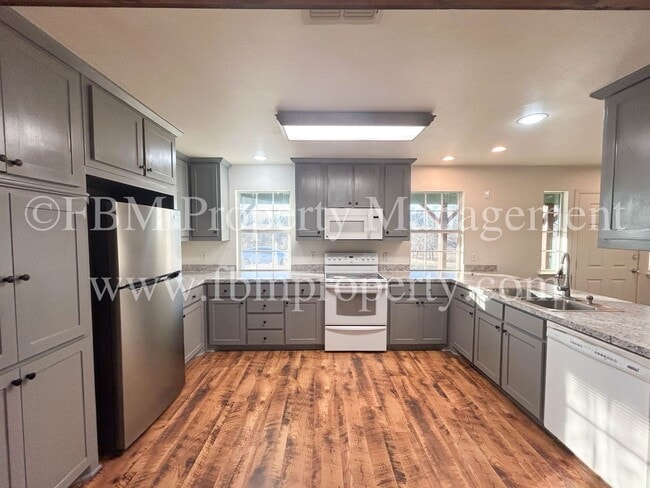 Building Photo - 1170 Lumkins Rd